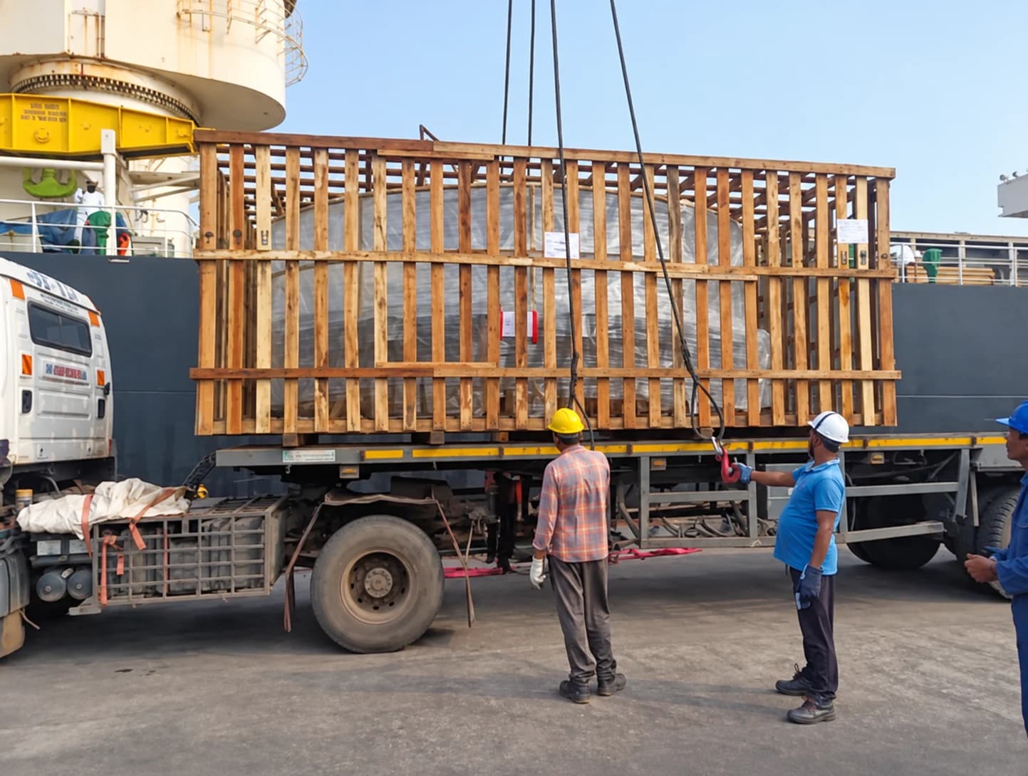 Cargo handling on a trailer