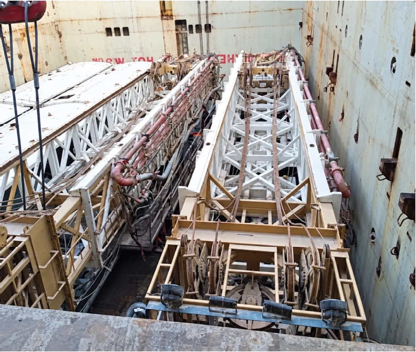 Rig components in the vessel hold